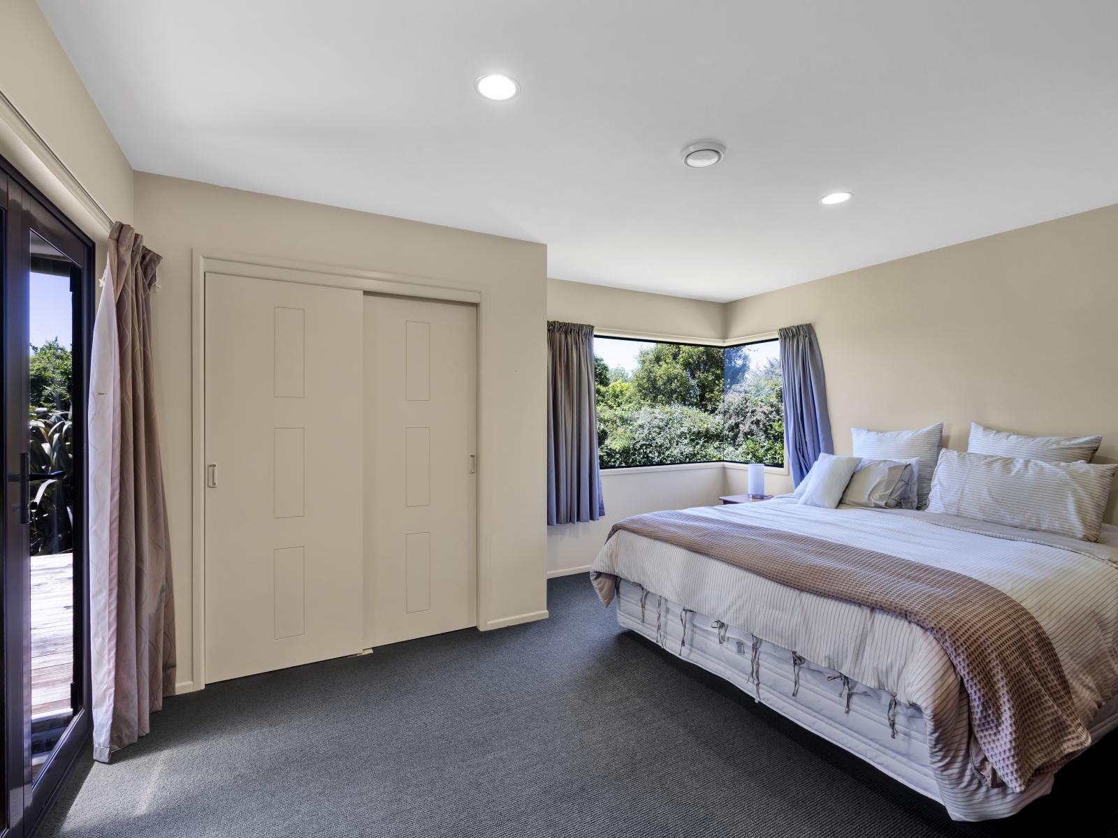 1955 Egmont Road, Kaimiro