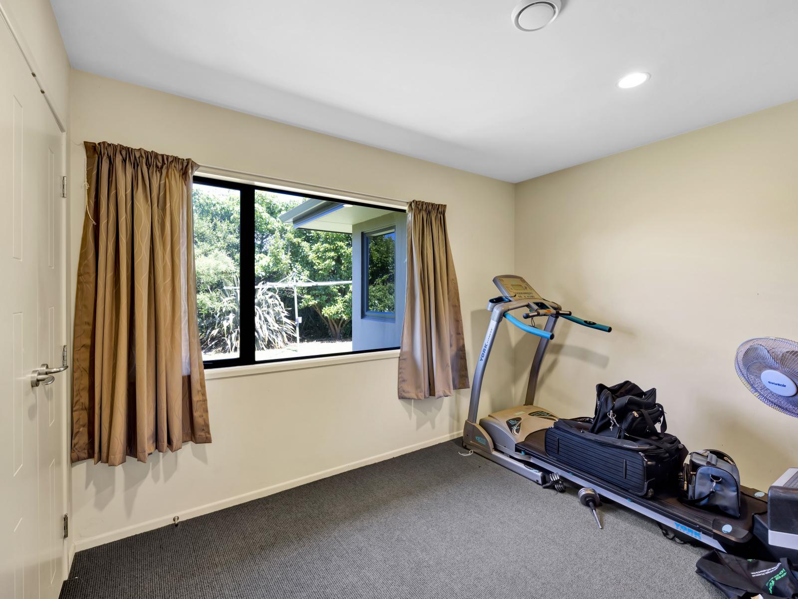 1955 Egmont Road, Kaimiro