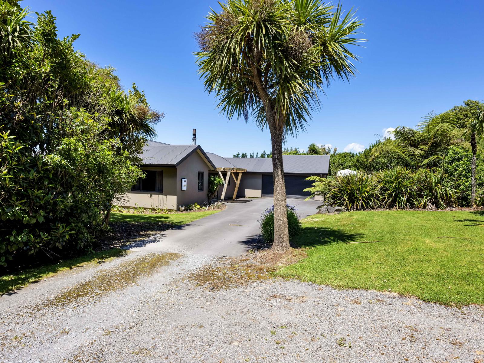 1955 Egmont Road, Kaimiro