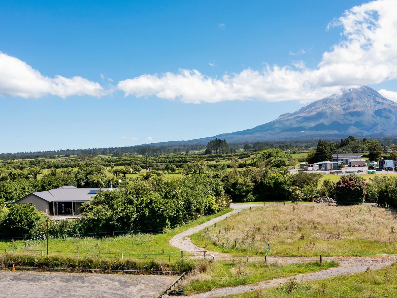 1955 Egmont Road, Kaimiro
