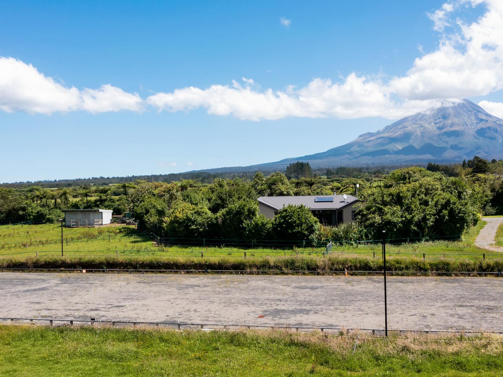 1955 Egmont Road, Kaimiro