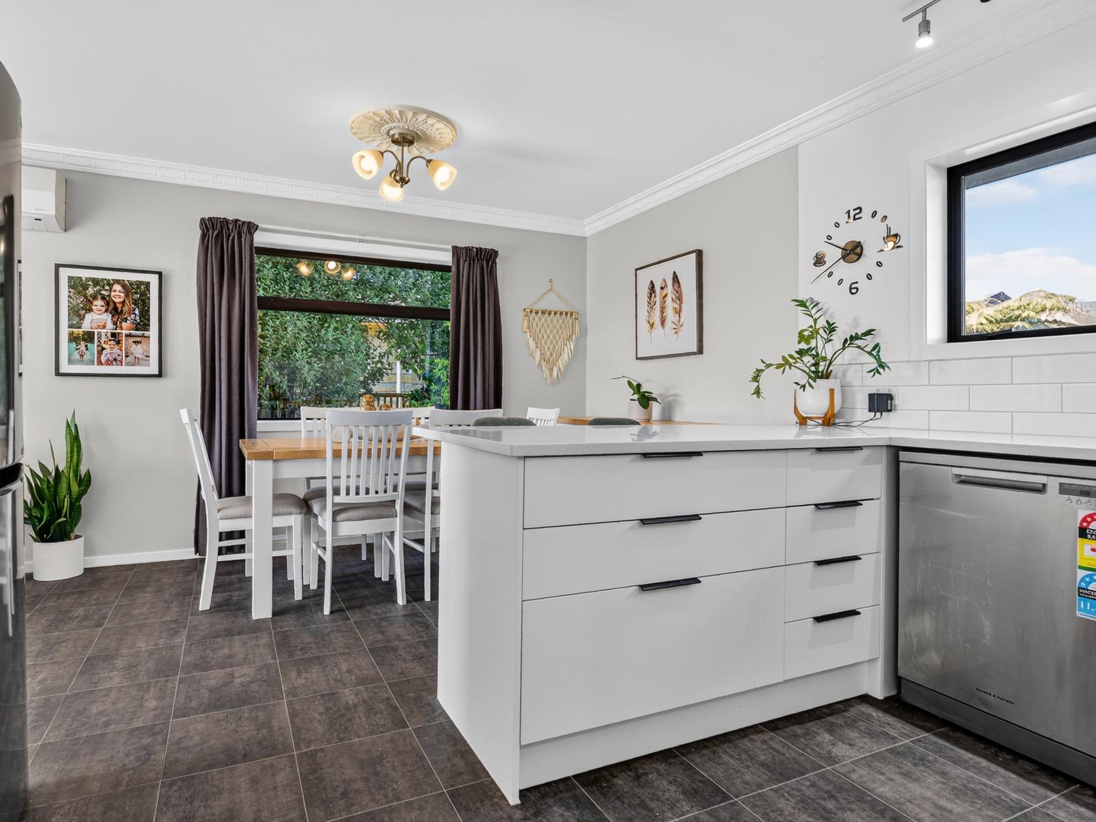 52B Amanda Avenue, Dinsdale