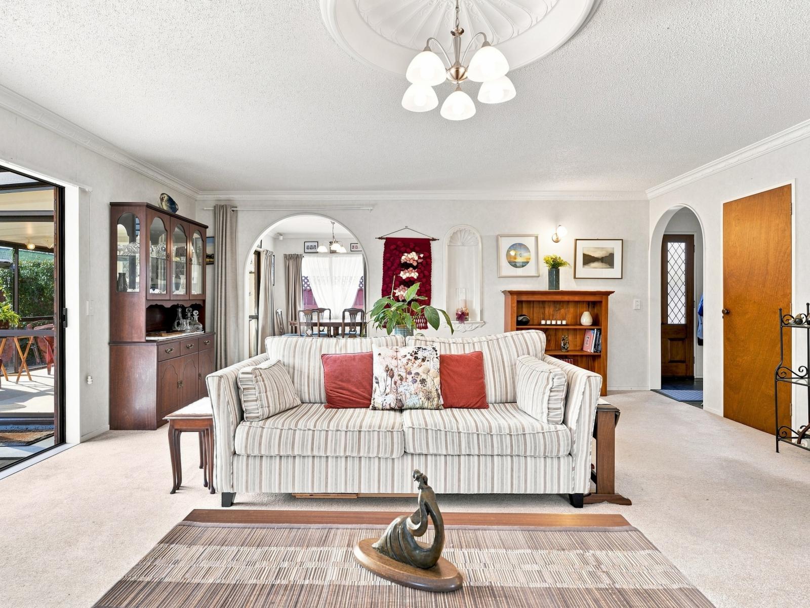 2 Warwick Place, Springvale