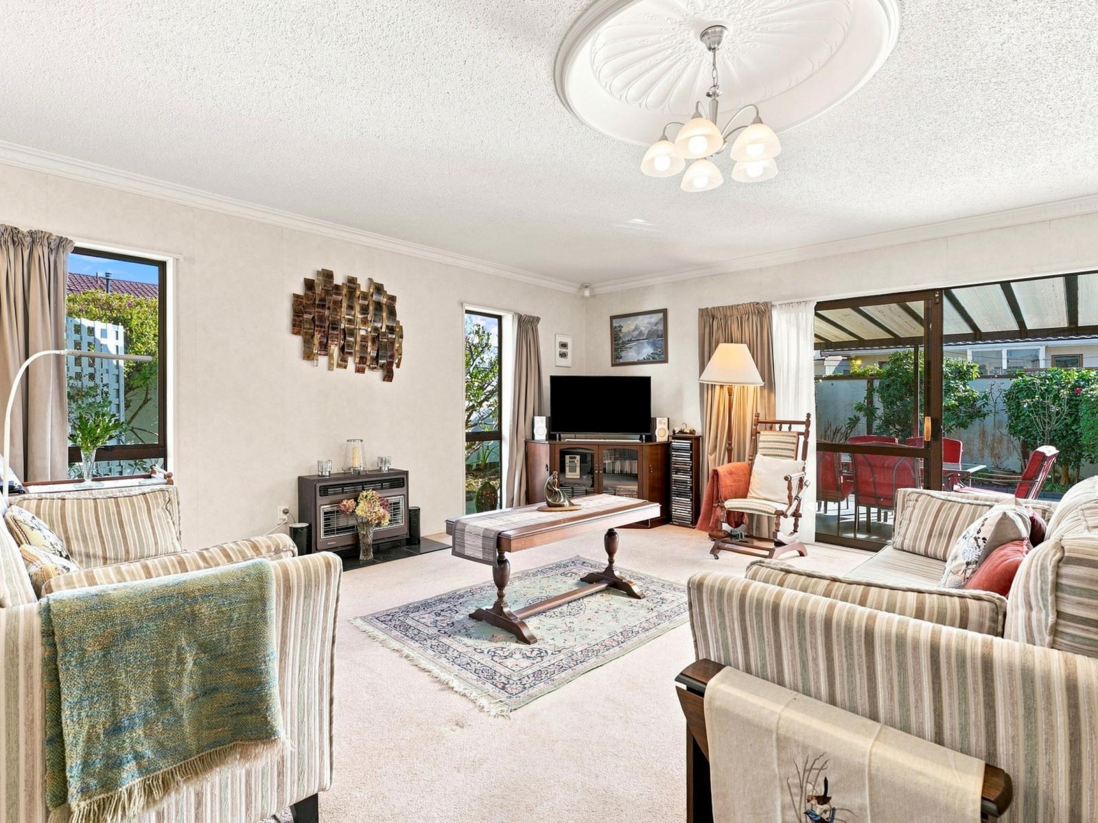 2 Warwick Place, Springvale