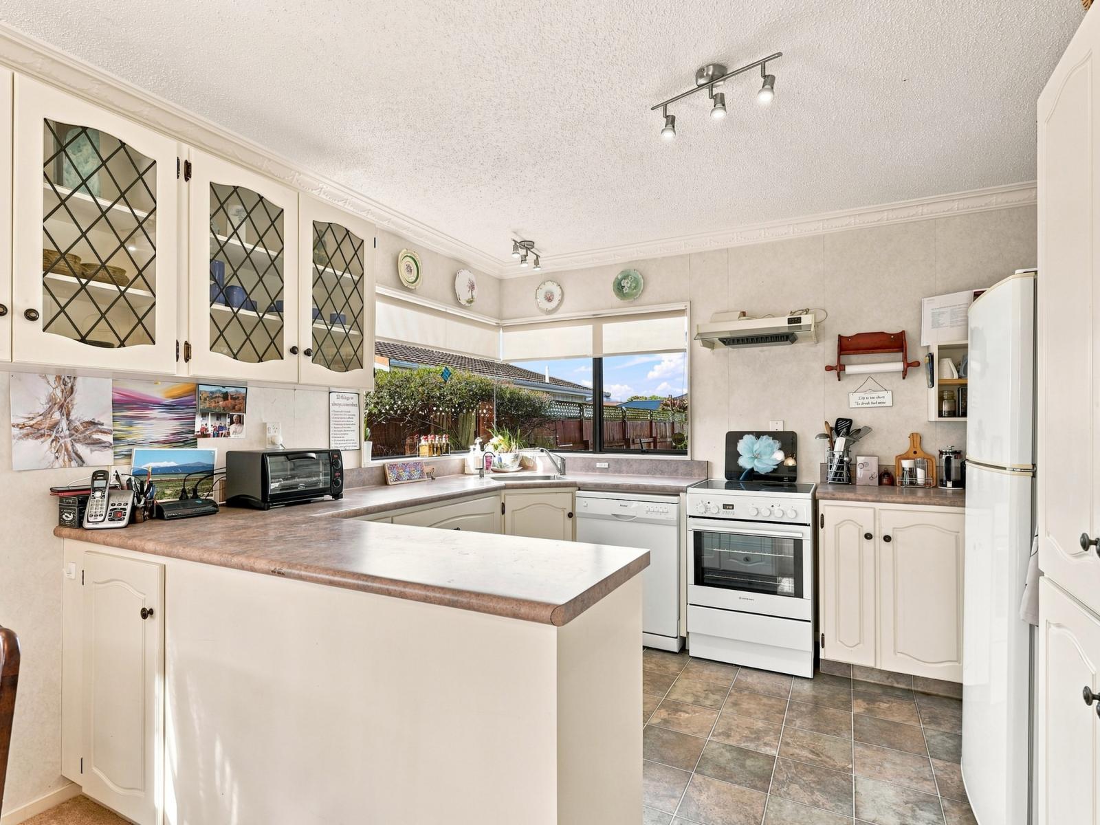 2 Warwick Place, Springvale