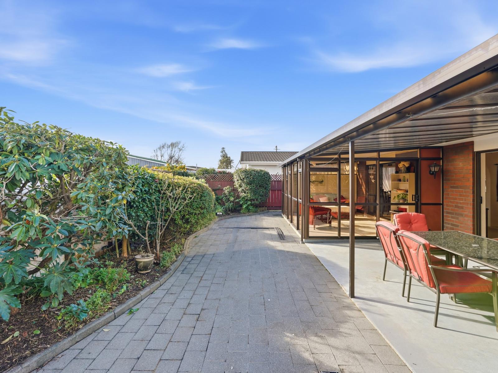 2 Warwick Place, Springvale