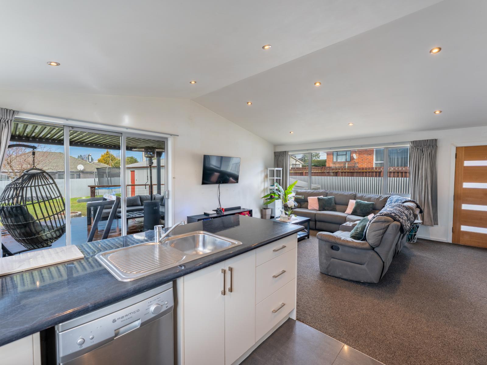 12 Grants Road, Marchwiel