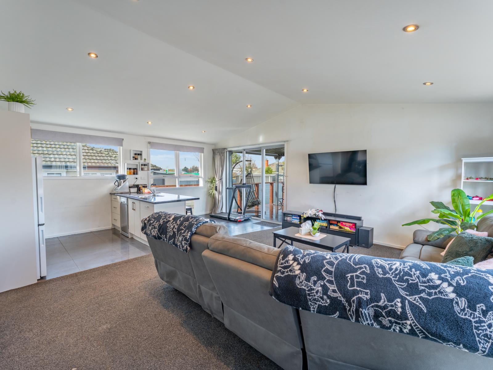 12 Grants Road, Marchwiel
