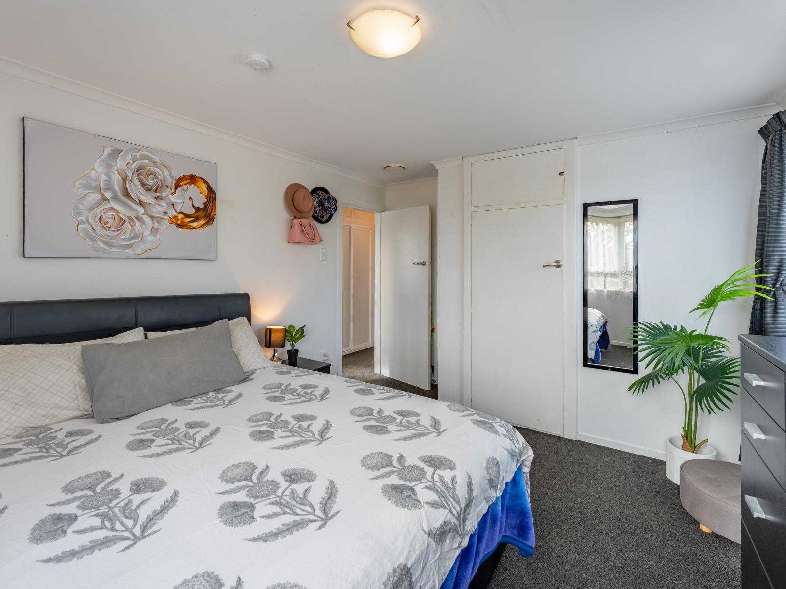 12 Grants Road, Marchwiel