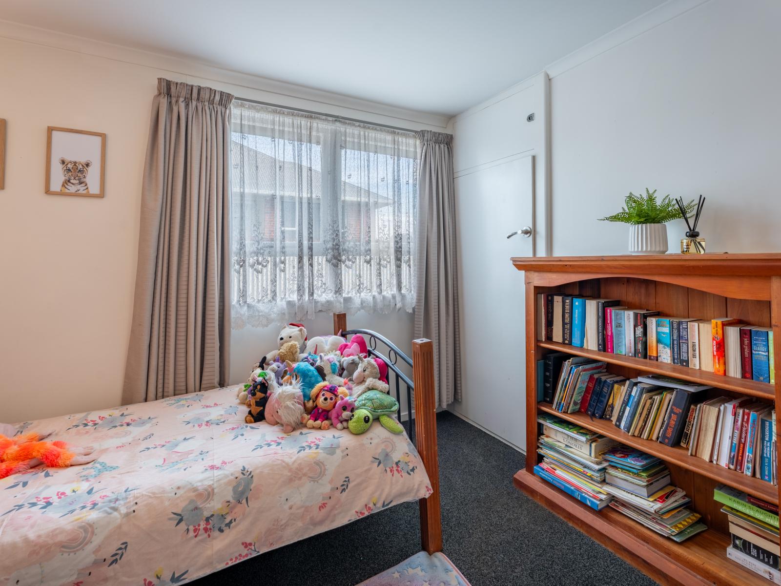12 Grants Road, Marchwiel