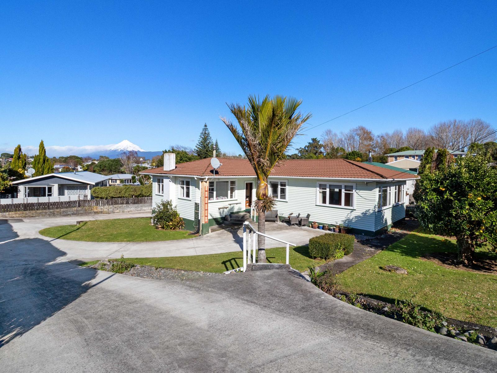 99 Clawton Street, Westown