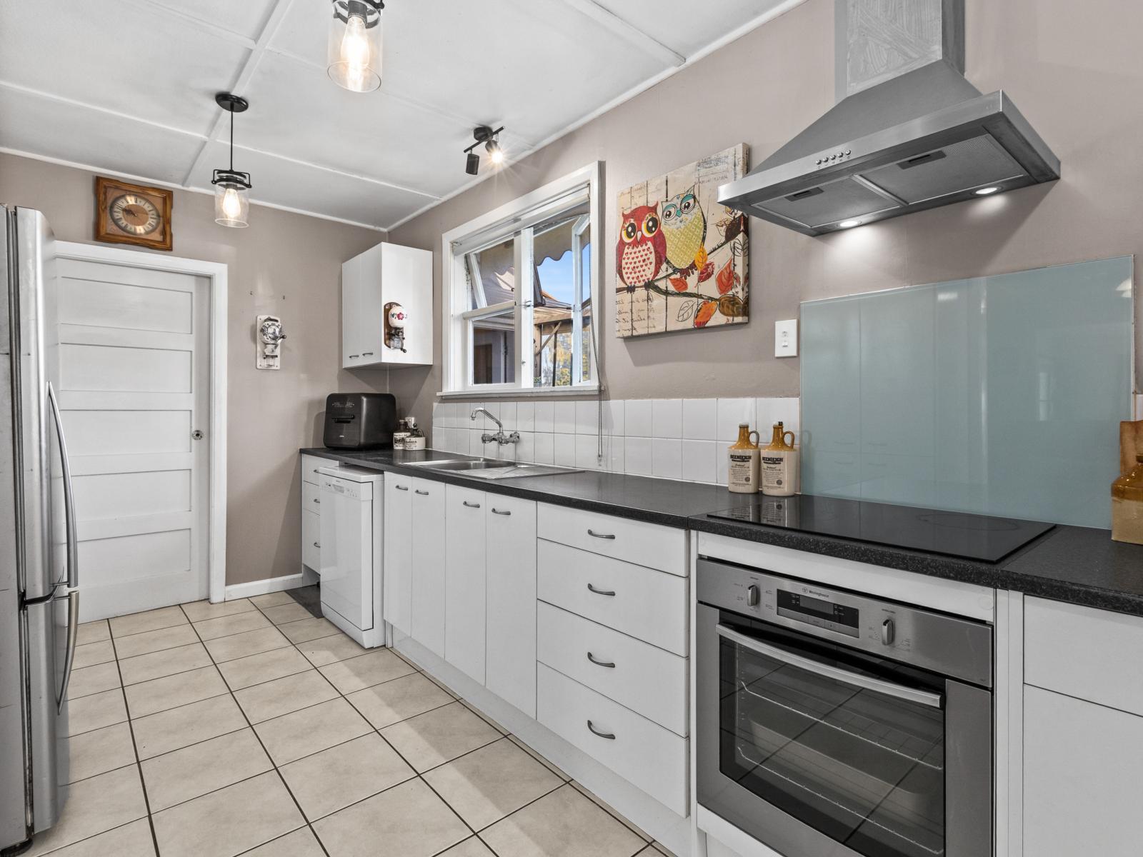 908 Lane Street, Mahora