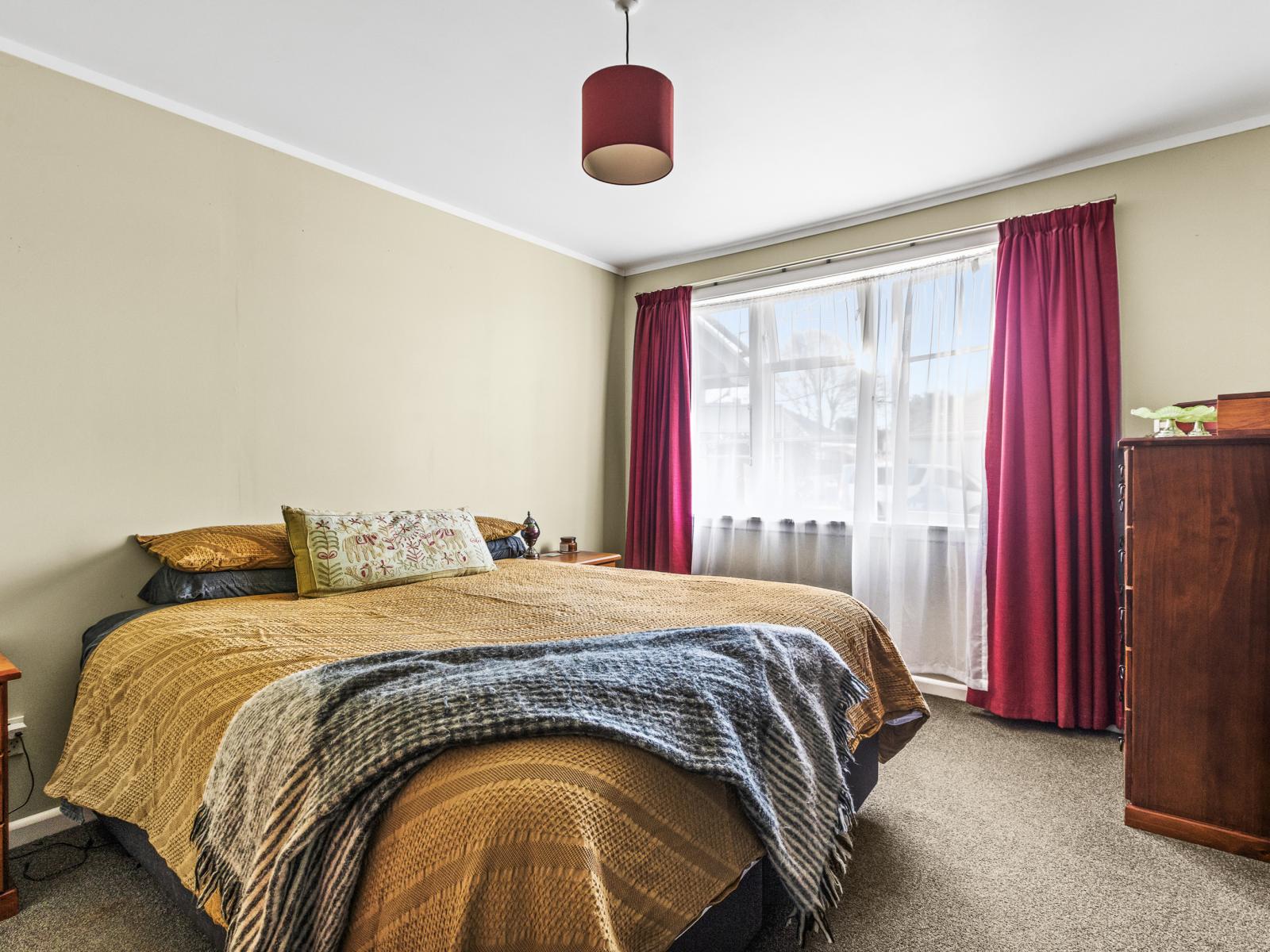 908 Lane Street, Mahora