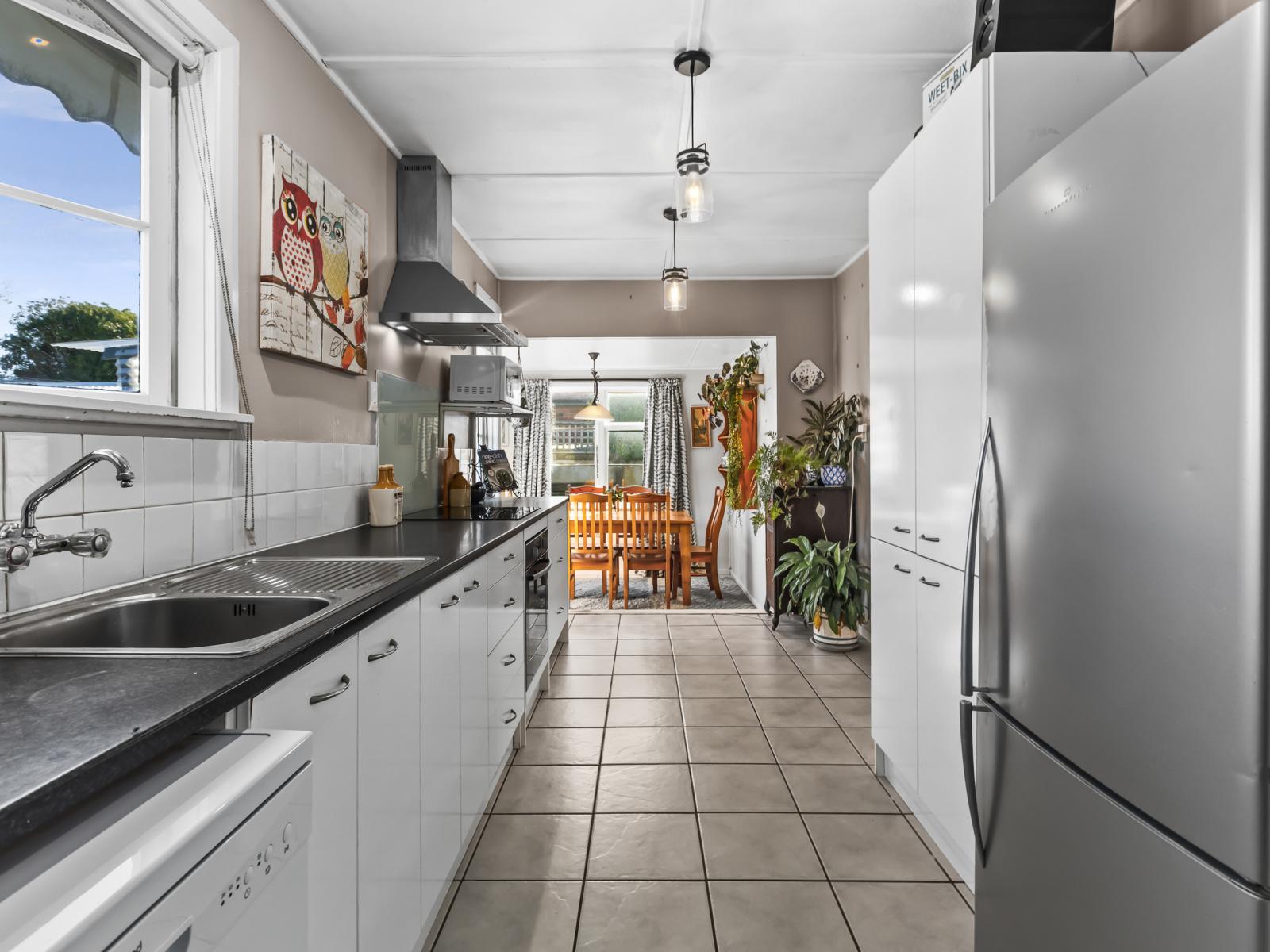 908 Lane Street, Mahora