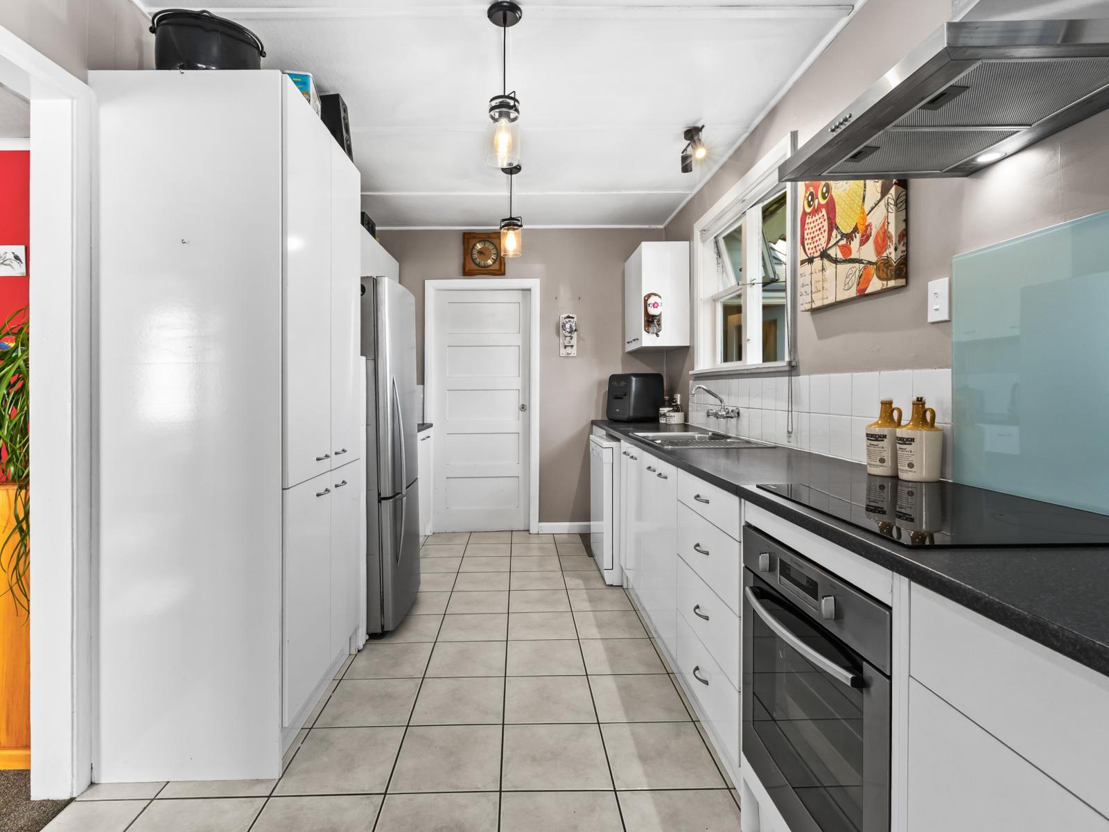 908 Lane Street, Mahora