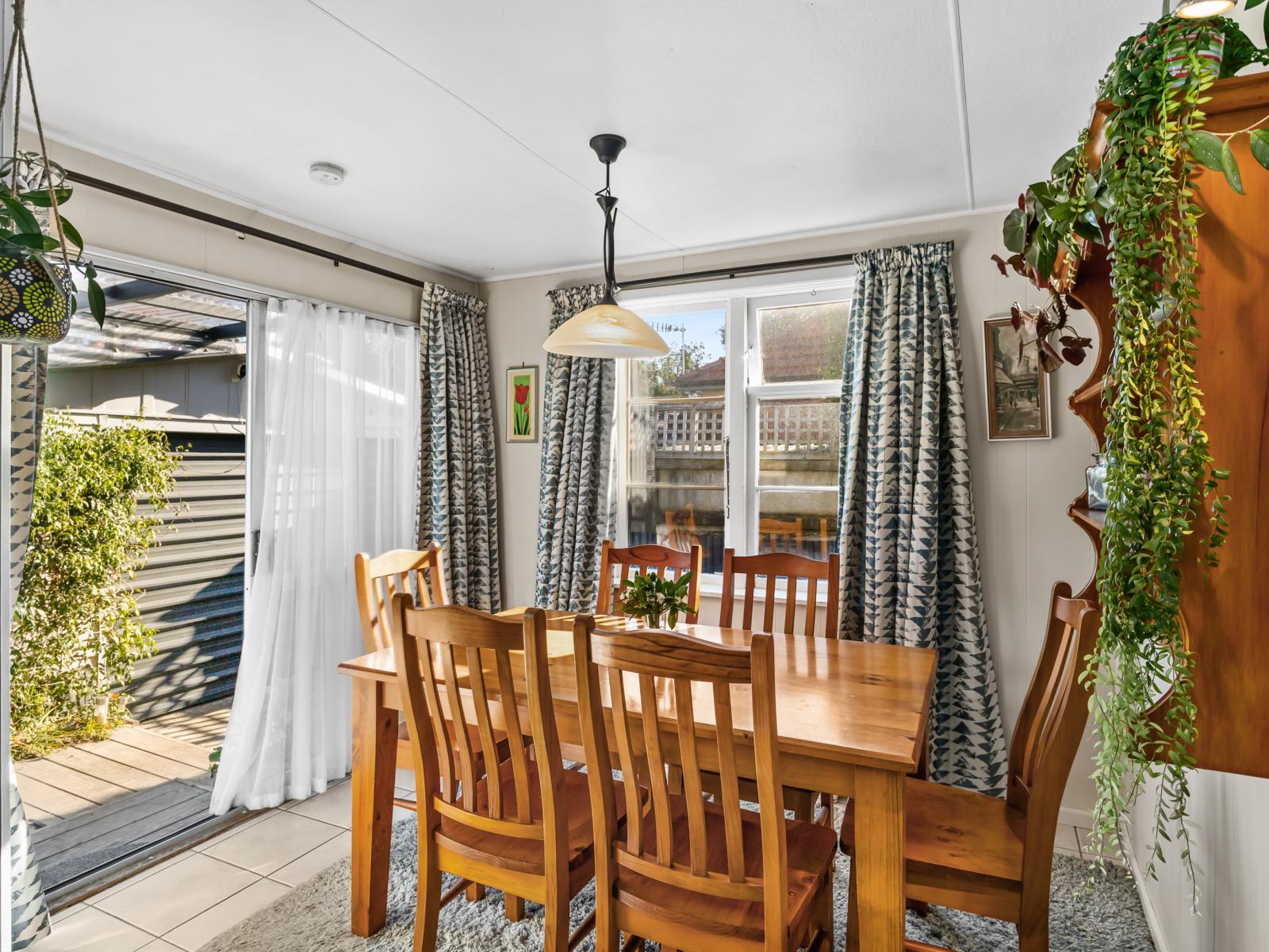 908 Lane Street, Mahora