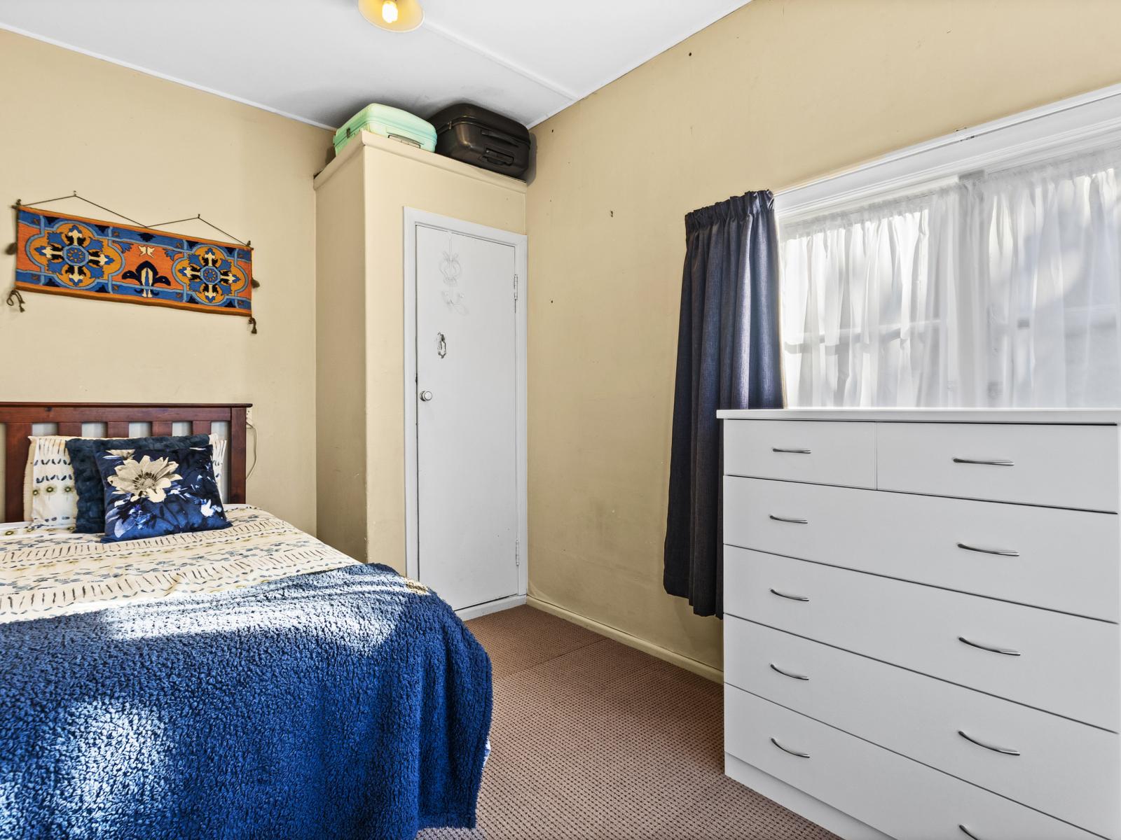 908 Lane Street, Mahora