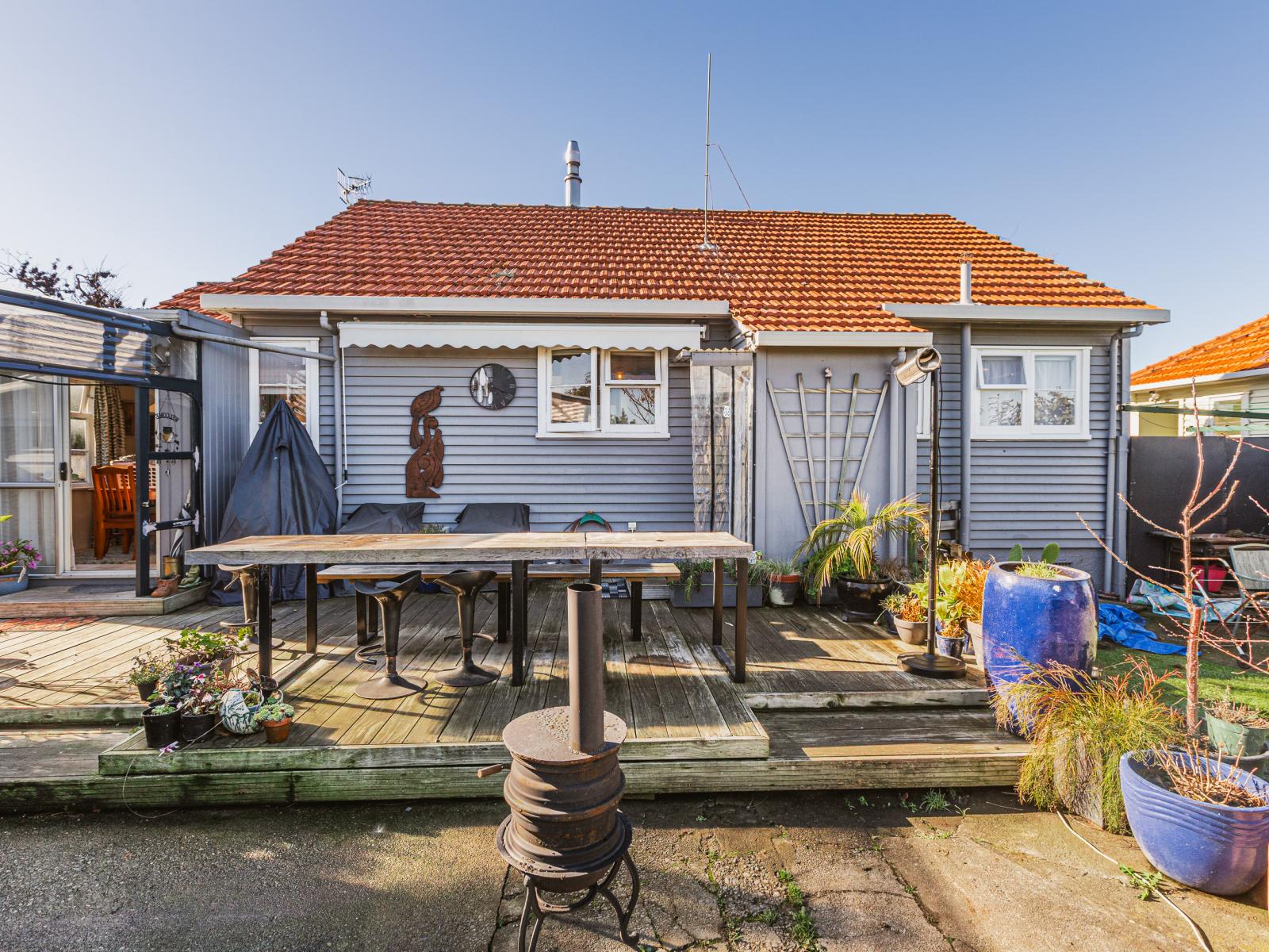 908 Lane Street, Mahora