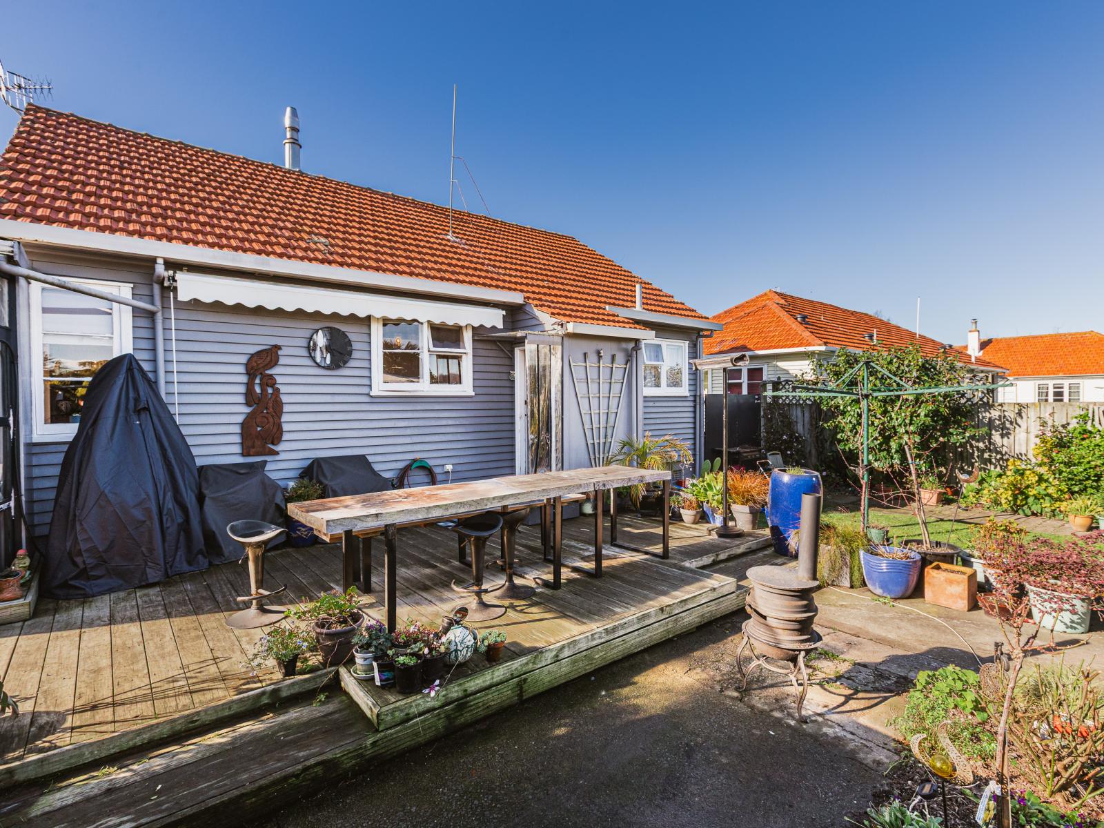 908 Lane Street, Mahora