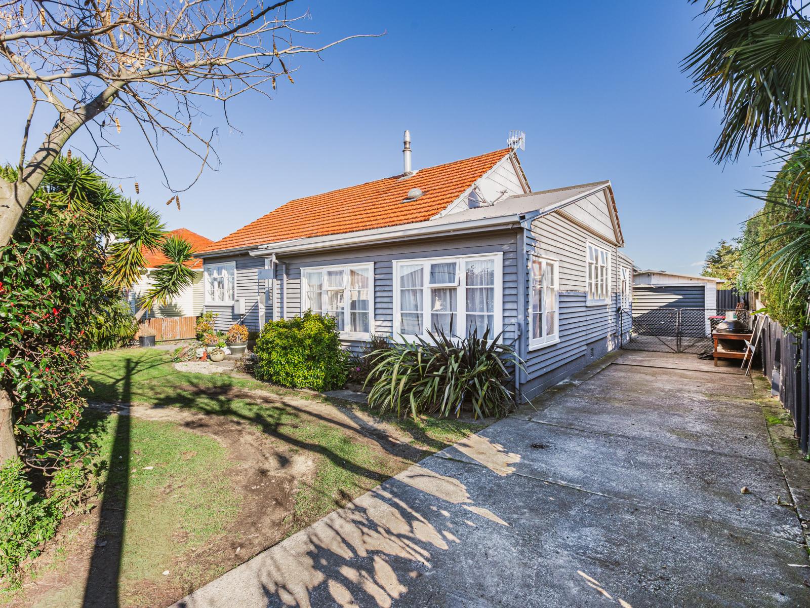 908 Lane Street, Mahora