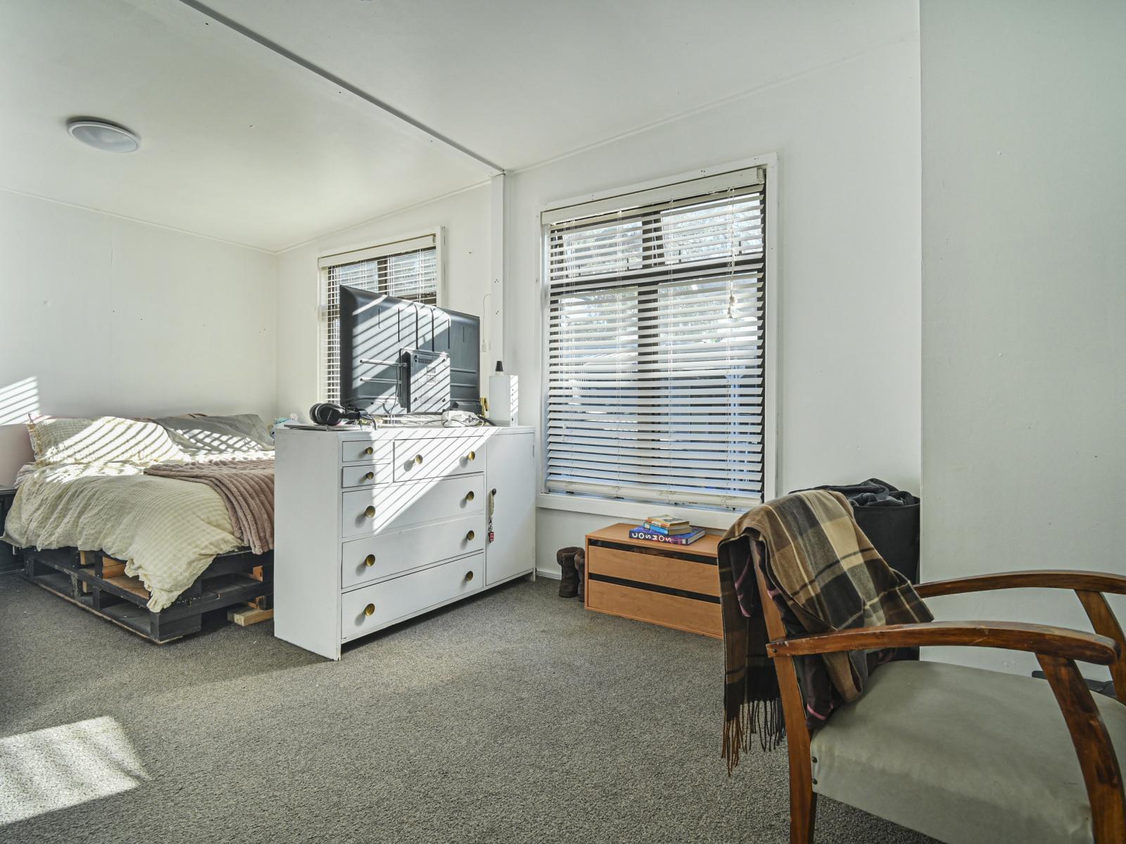 705 Massey Street, Akina