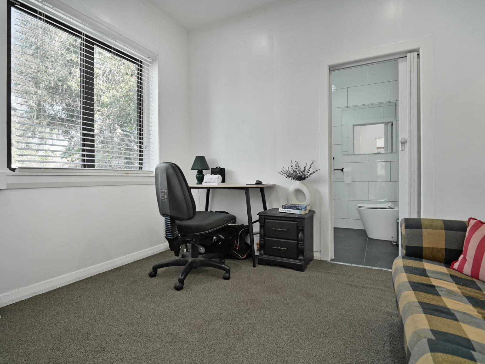 705 Massey Street, Akina