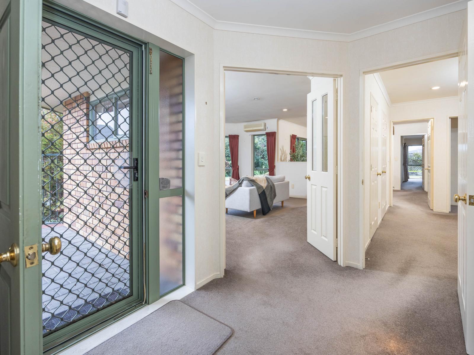 12 Fairburn Place, Leamington