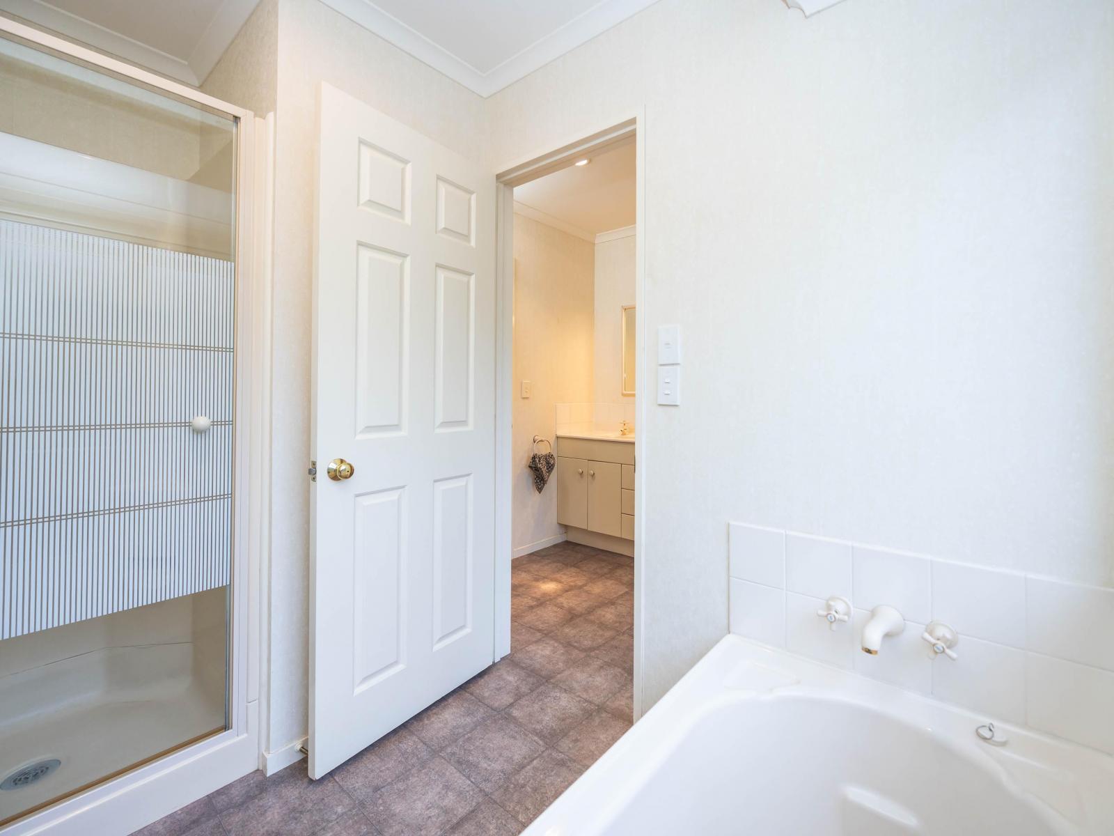 12 Fairburn Place, Leamington