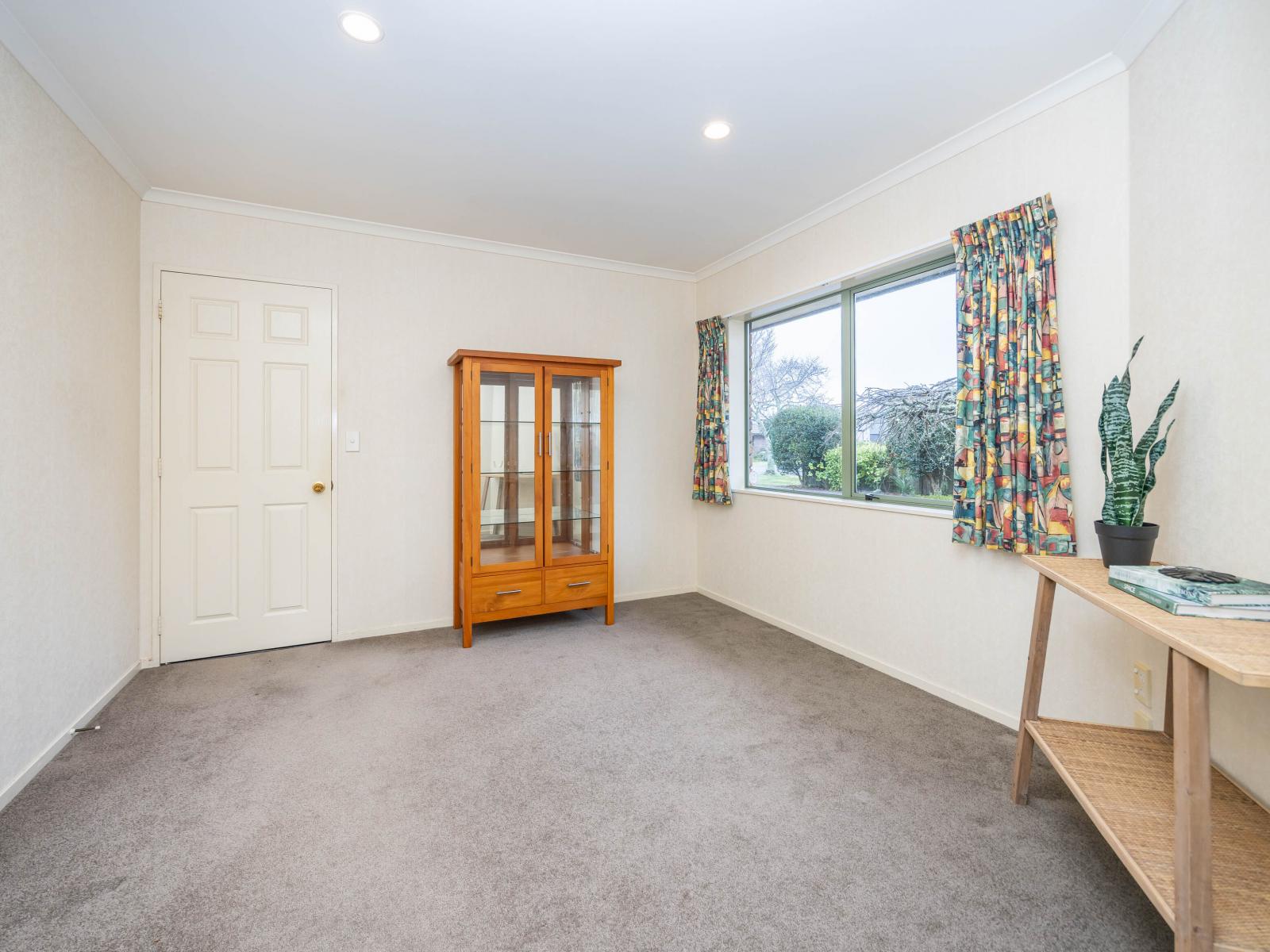 12 Fairburn Place, Leamington