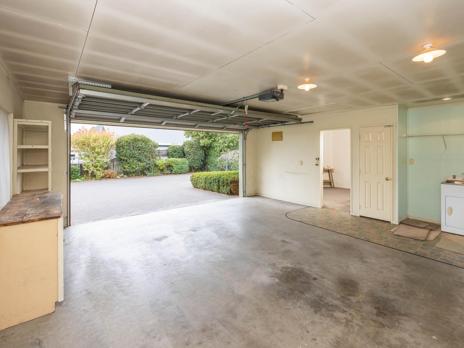 12 Fairburn Place, Leamington