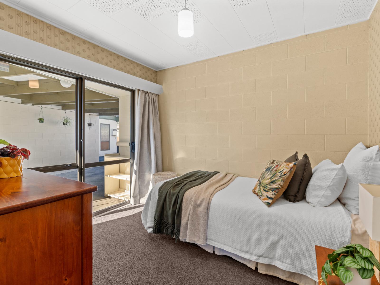 807C Avenue Road East, Parkvale