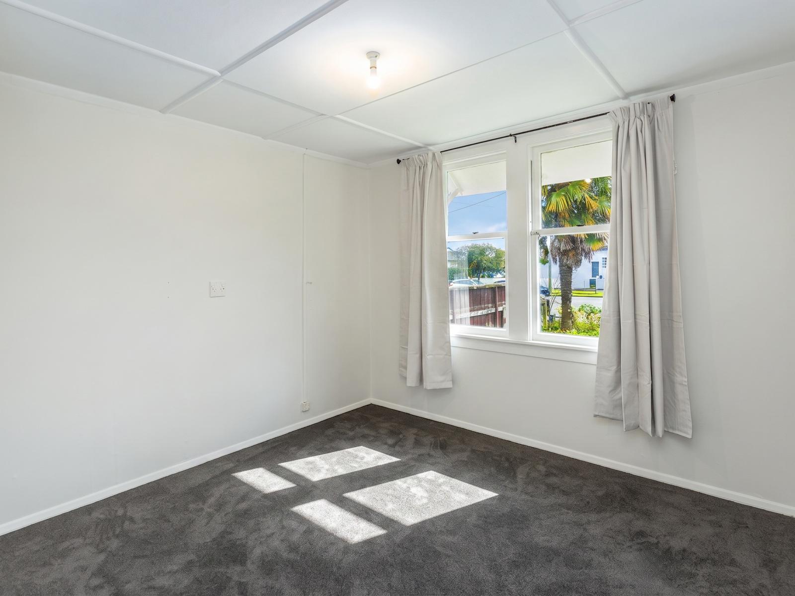 97 Broadway, Carterton