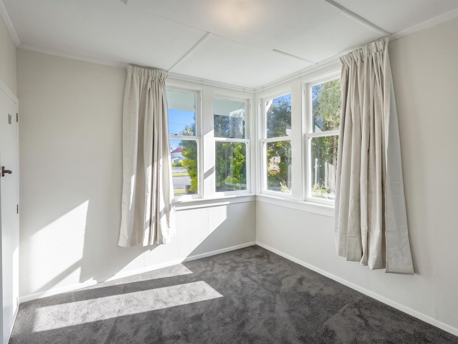 97 Broadway, Carterton