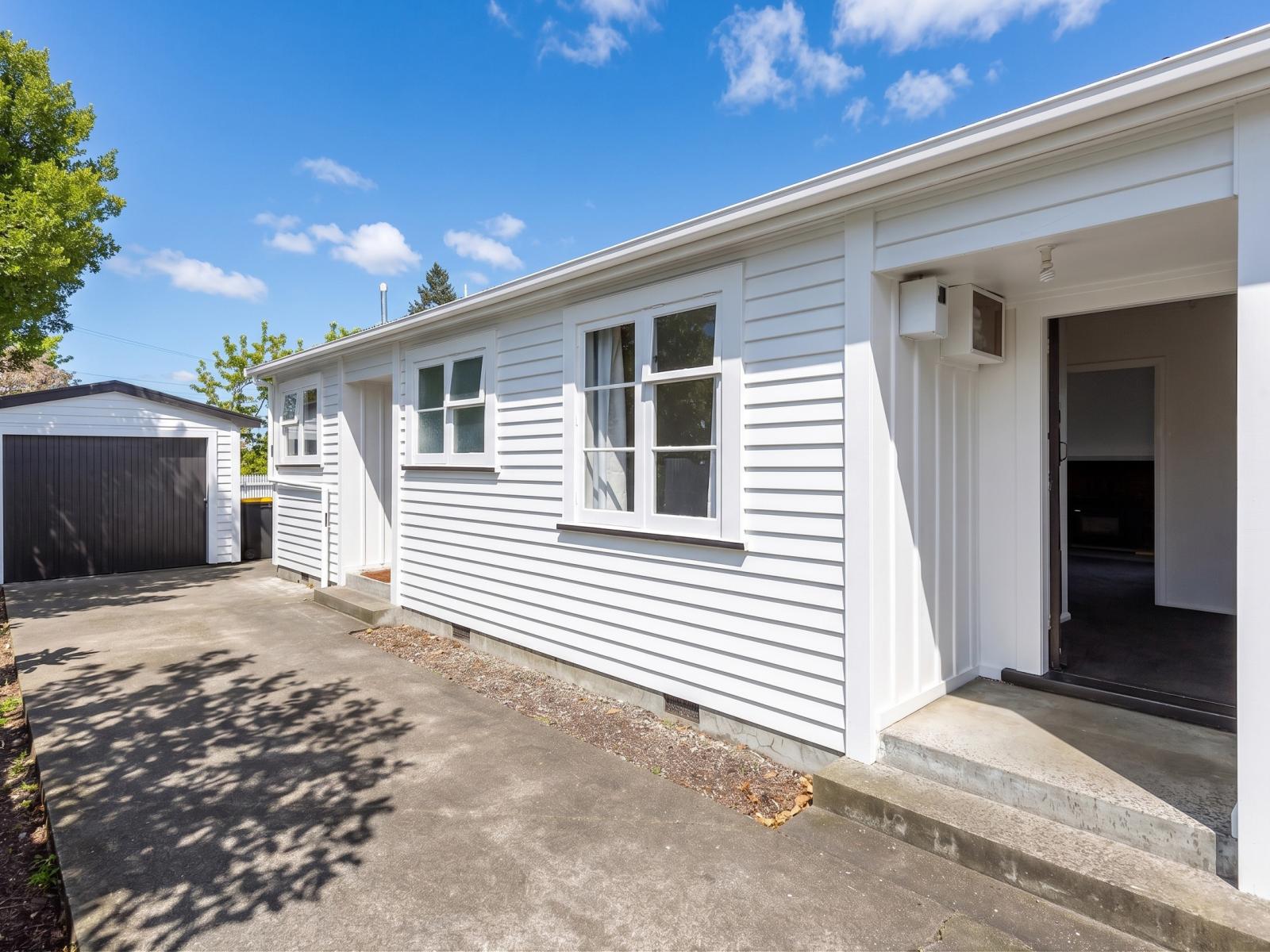 97 Broadway, Carterton