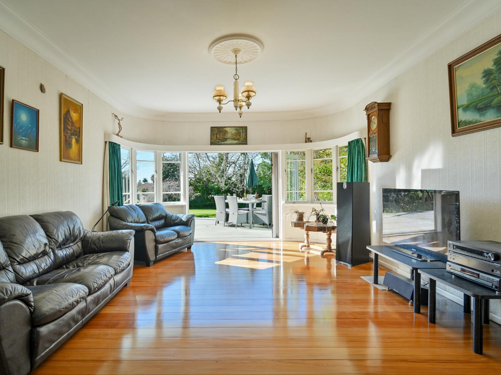 112 Lyndhurst Road, Frimley
