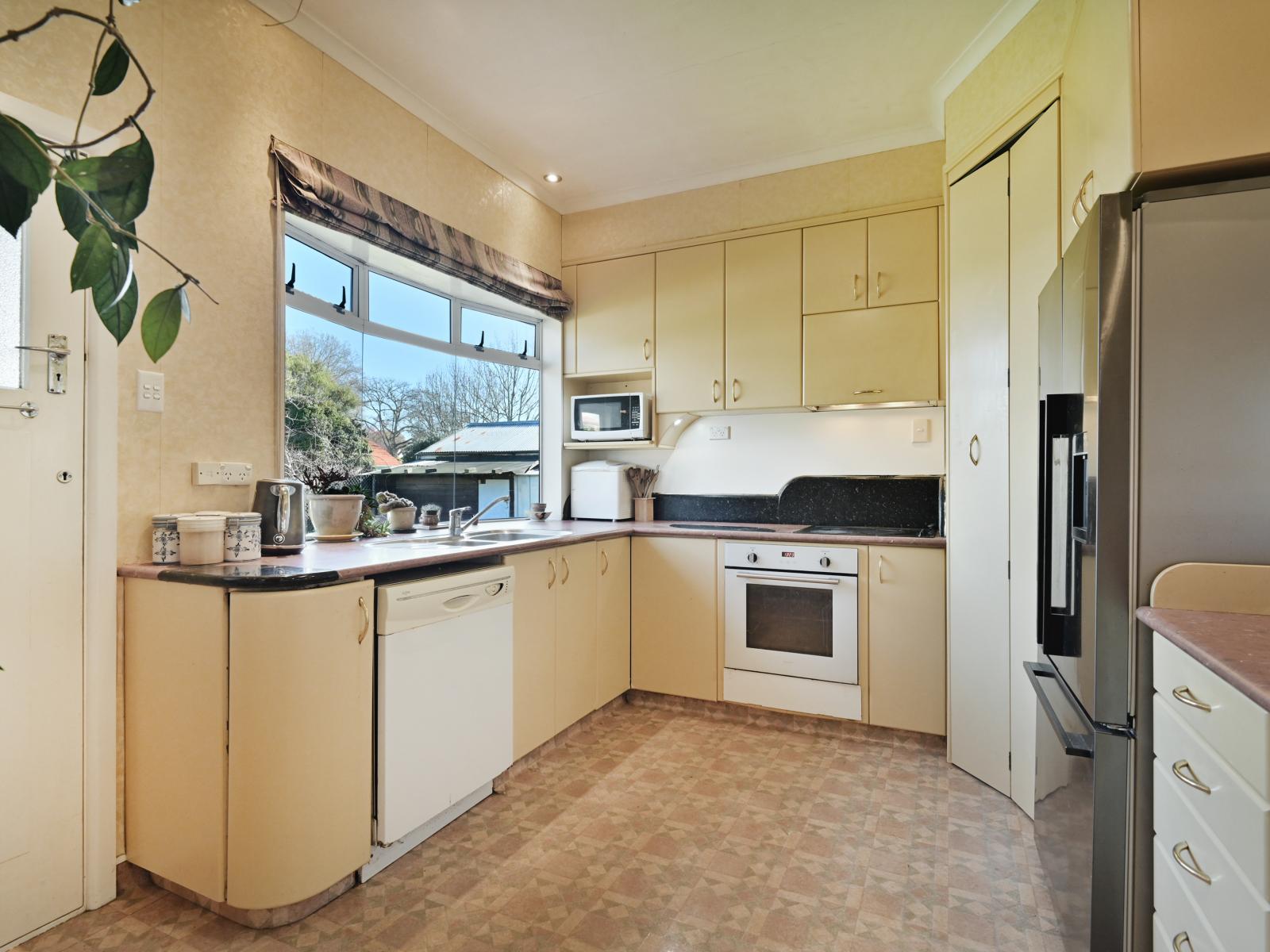 112 Lyndhurst Road, Frimley