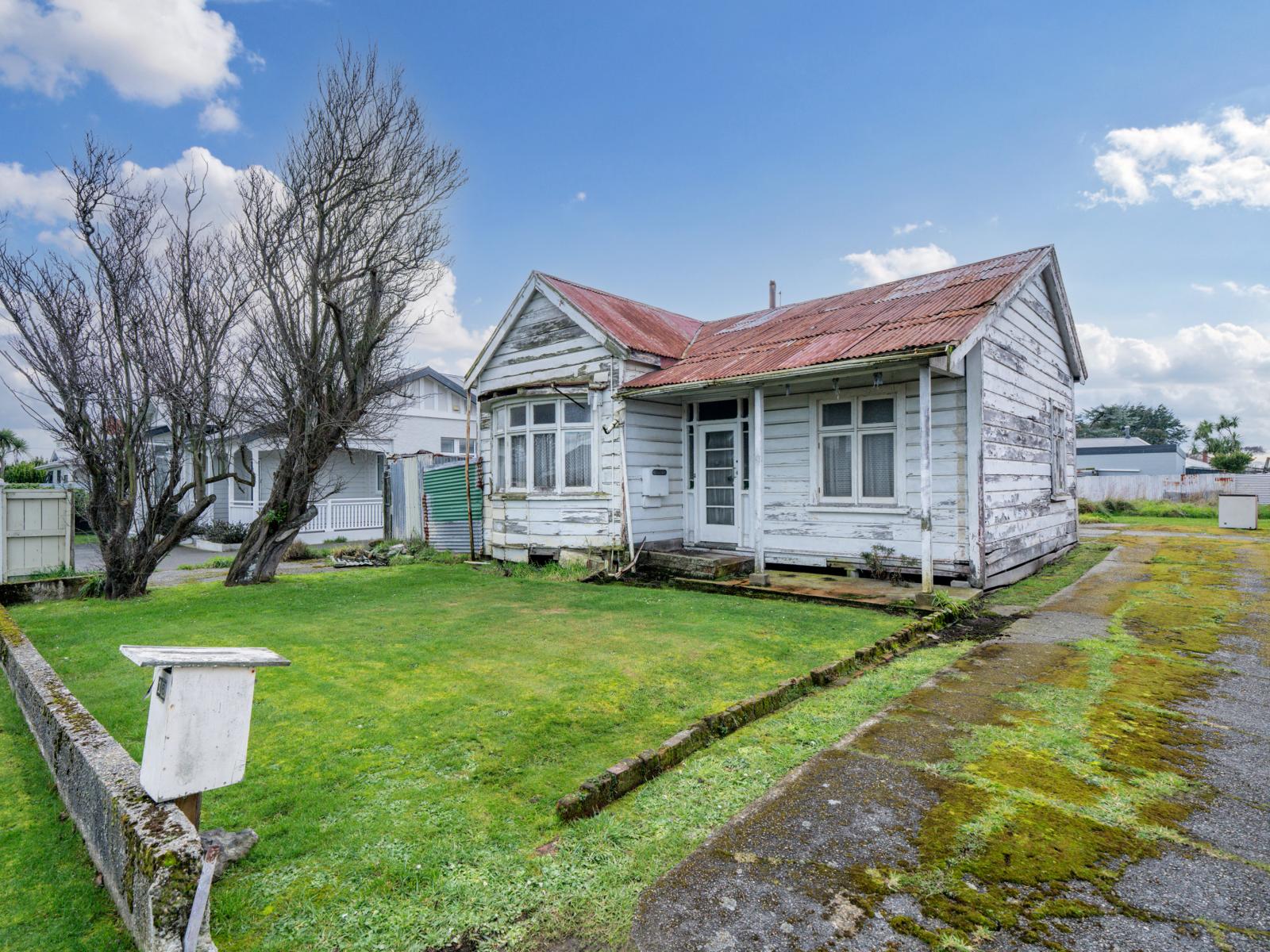 16 Lowe Street, Avenal