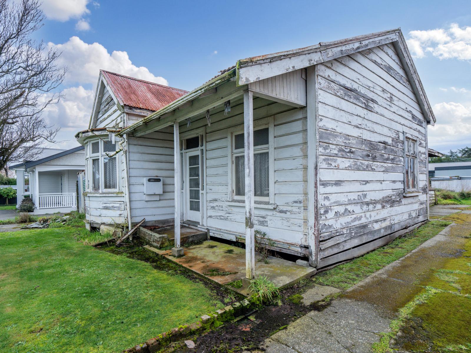 16 Lowe Street, Avenal