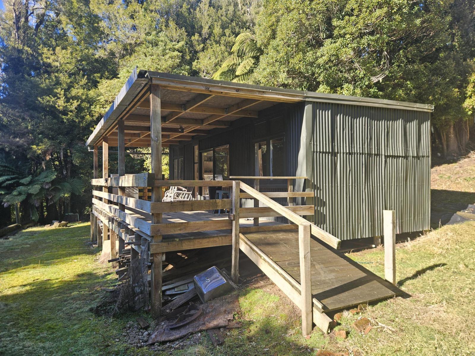2552 Kauarapaoa Road, Paparangi