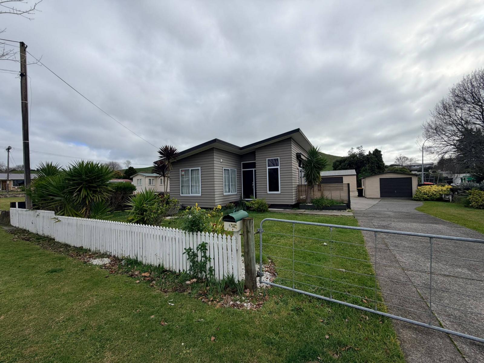 6 Church Street, Tirau
