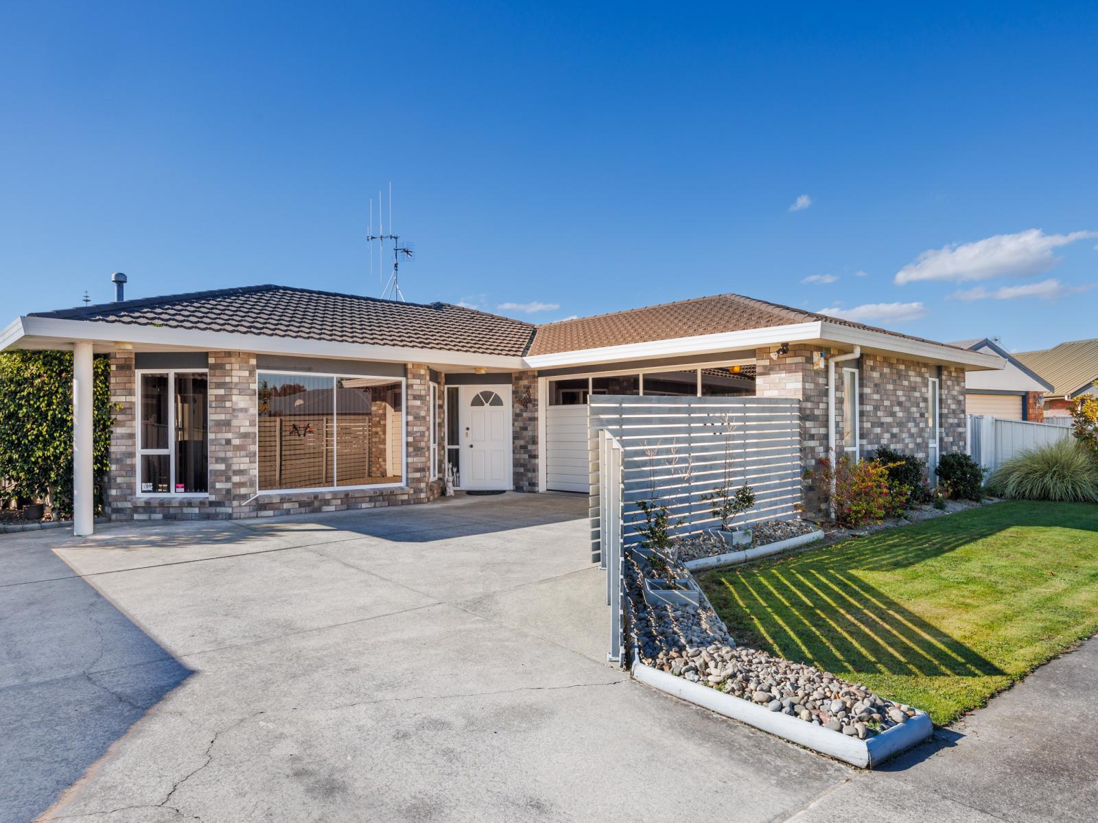 12 Lancewood Lane, Roslyn
