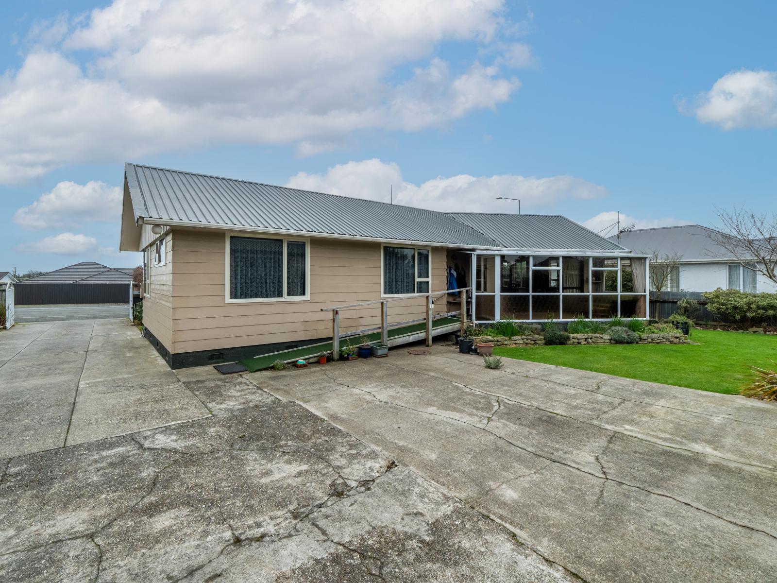 16 Tramway Road, Strathern
