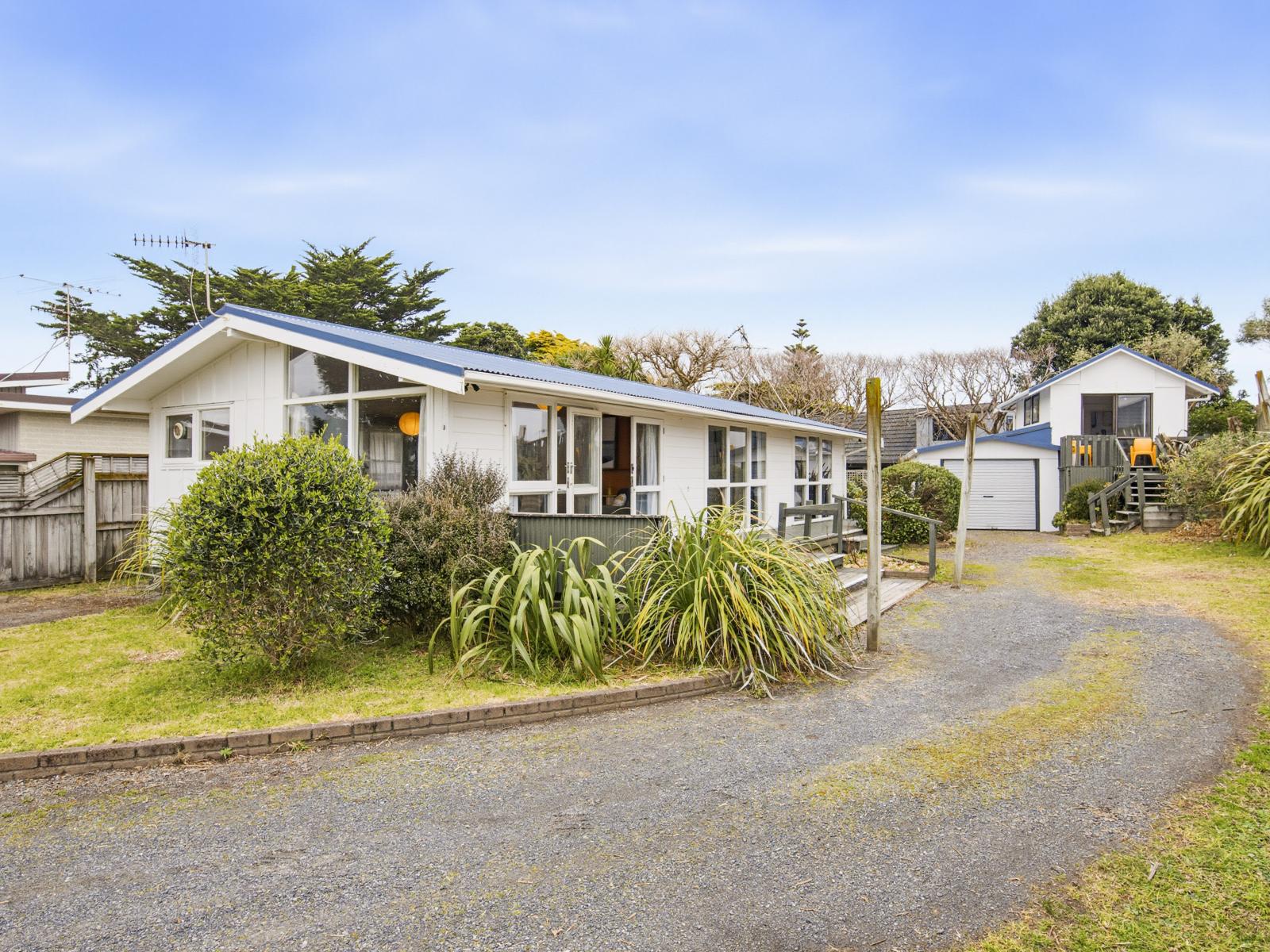 10 Bahama Crescent, Paraparaumu Beach