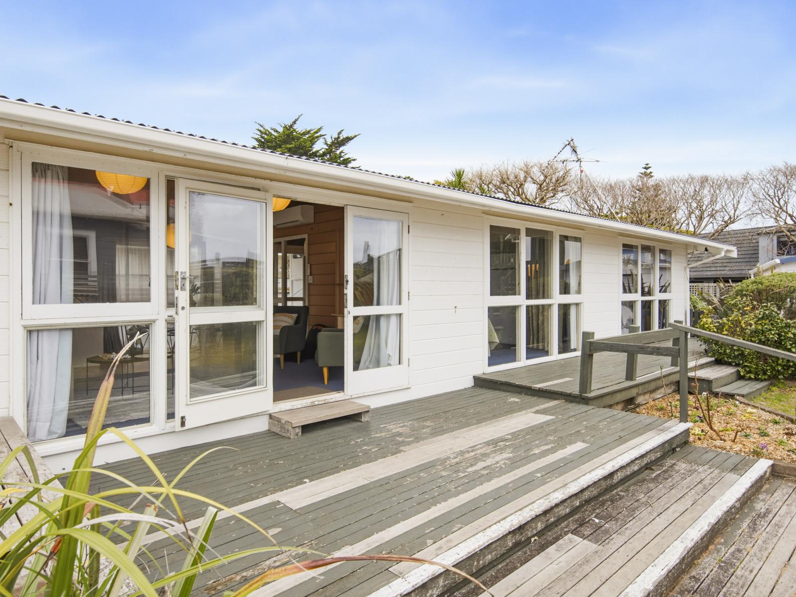 10 Bahama Crescent, Paraparaumu Beach