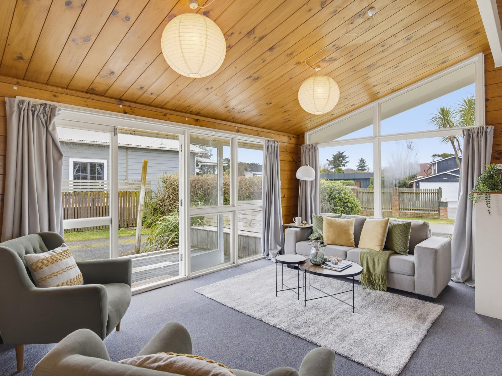 10 Bahama Crescent, Paraparaumu Beach
