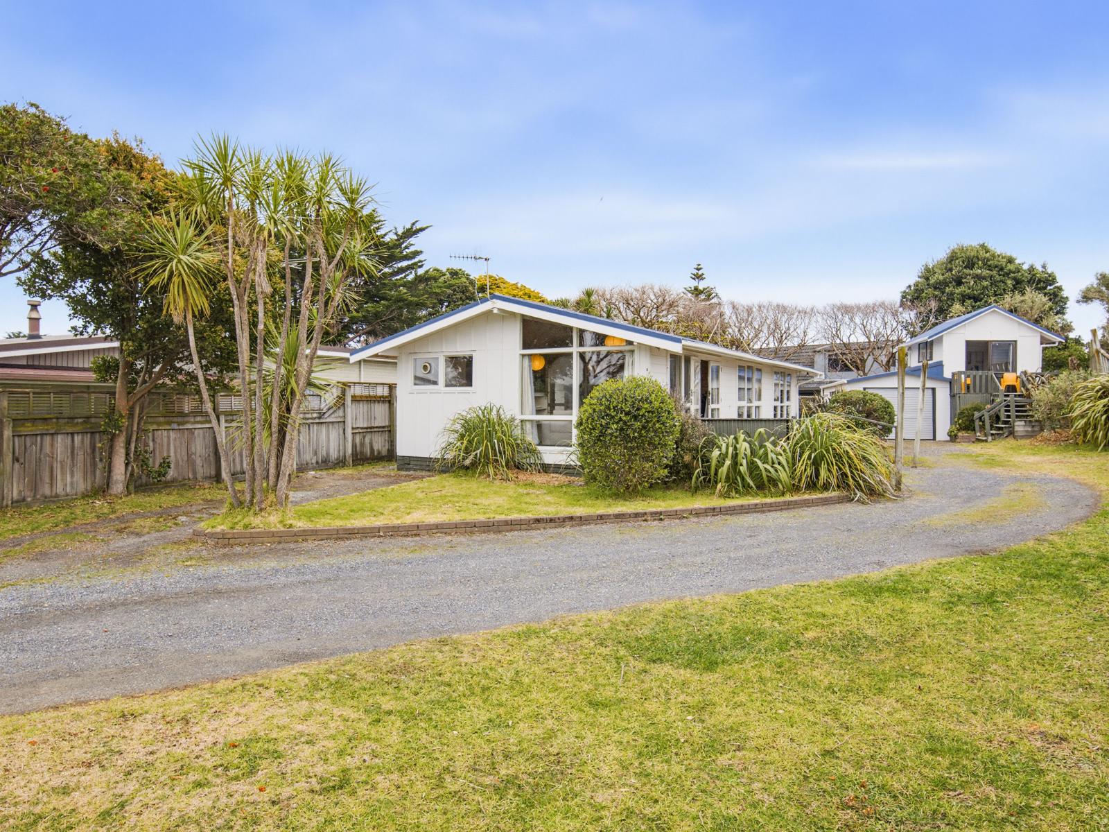 10 Bahama Crescent, Paraparaumu Beach