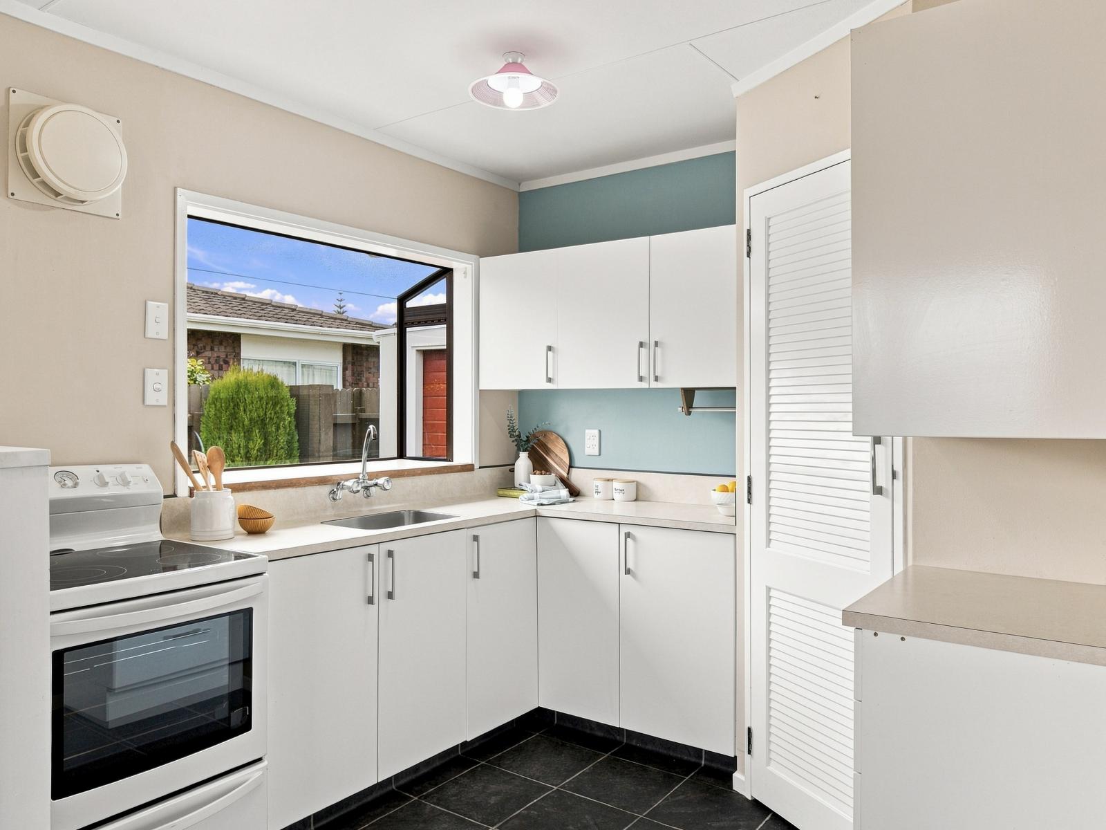 14 Warwick Place, Springvale