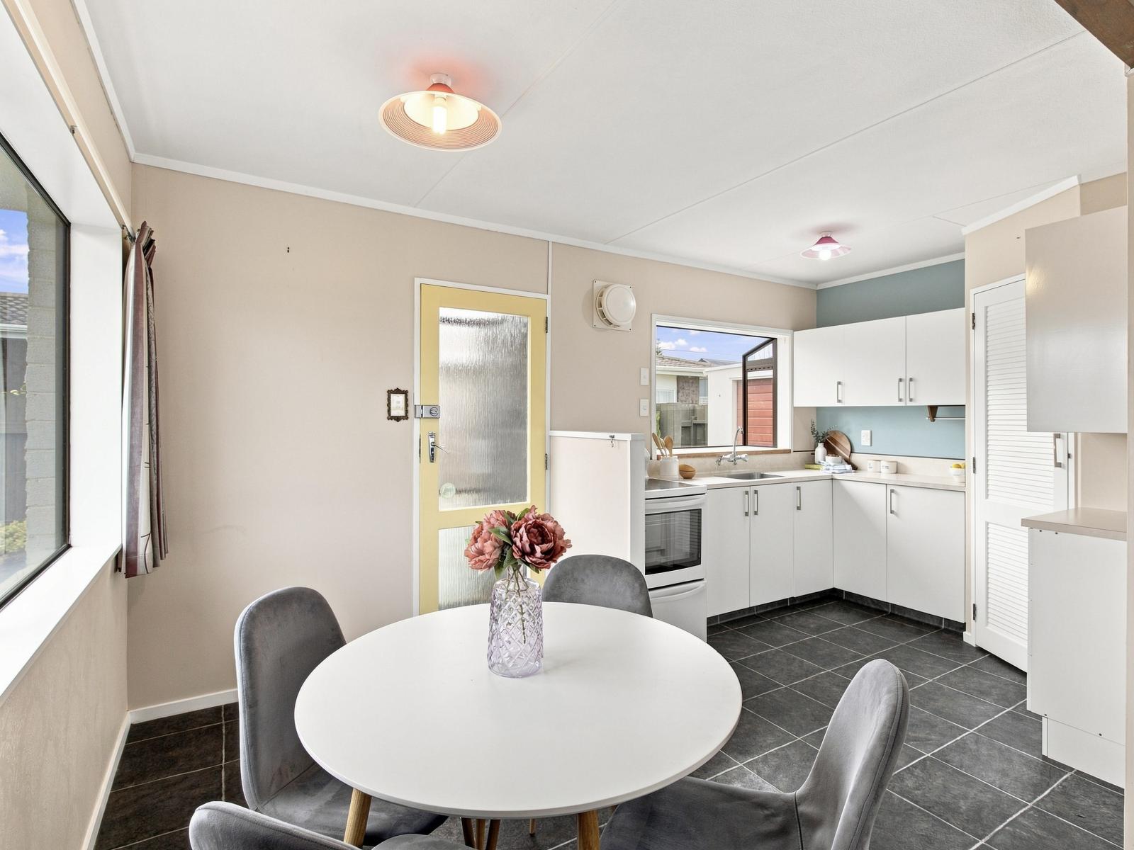 14 Warwick Place, Springvale