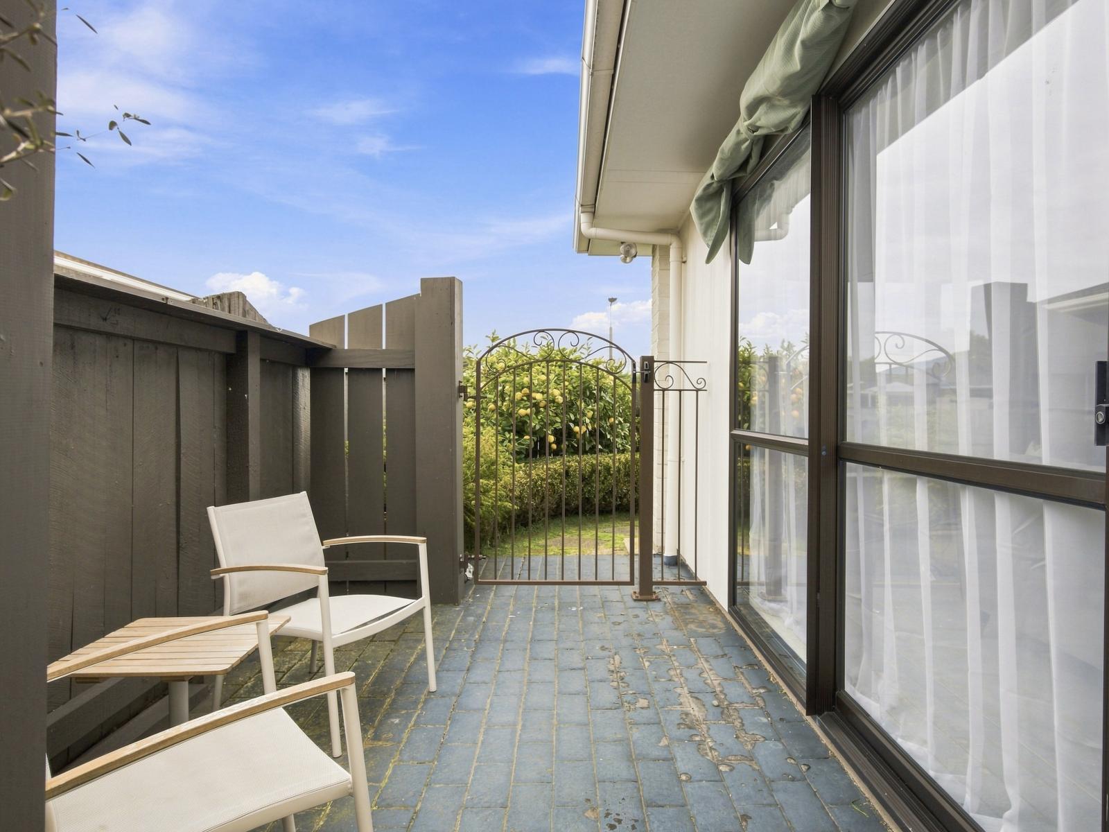 14 Warwick Place, Springvale