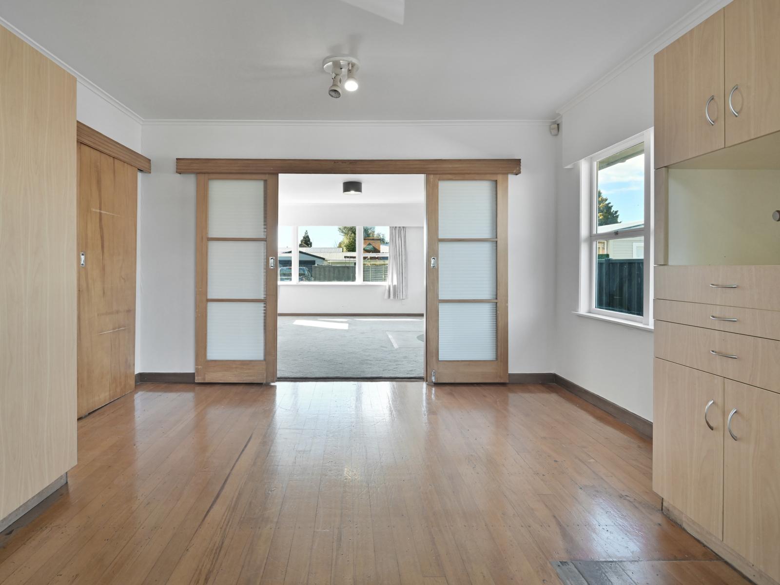 702E Park Road South, Akina